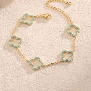 Fashionable Turquoise And Four-Leaf Clover Charm Bracelet